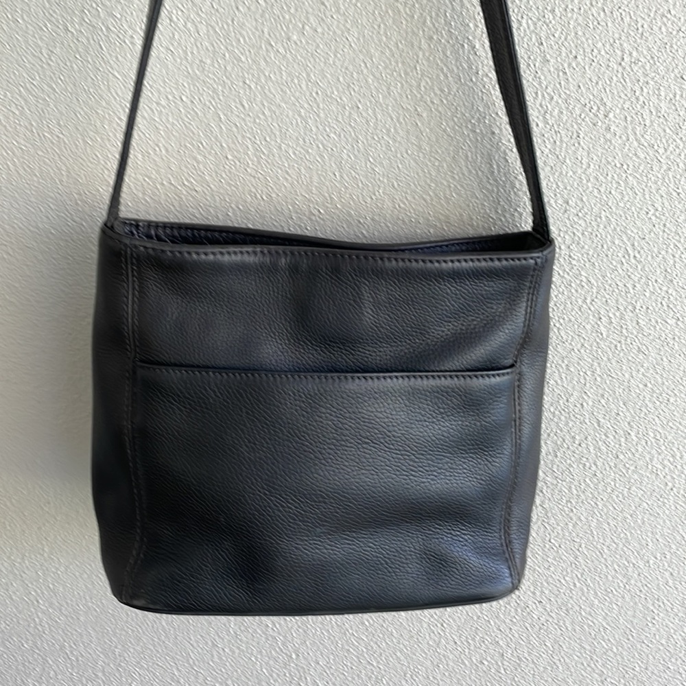 Elegant Black Leather Shoulder Bag - Picture 2 of 12